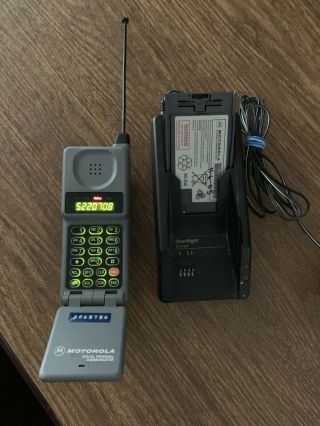 Motorola Digital Personal Communicator Vintage 80s Flip Phone & Charger
