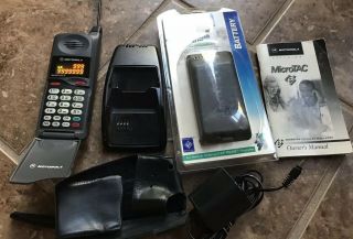Motorola Microtac 650 Flip Cell Phone With Charge Cable Dock Battery