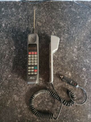 Vintage Motorola Ultra Classic 2 Brick Cell Phone 80’s Cellular With Car Charger