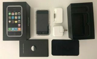 Apple iPhone Generation 1 8GB with Dock / Box / Charger / GSM 2