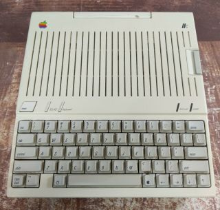 Apple Iic Vintage Computer System A2s4100 Ii 2c