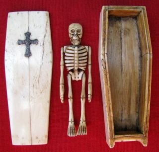 Prisoner Carved C1793 - 1815 Memento Mori Skeleton & Coffin Snuff / Tobacco Box