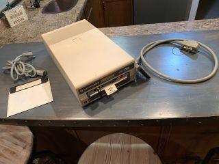 Commodore SFD - 1001 Disk Drive powers on with cord and test disk PARTS 2
