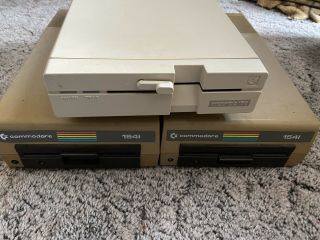 2 VINTAGE COMMODORE 128 COMPUTERS & 1571 DISK DRIVE And 2 1541 Disk Drives Cords 2