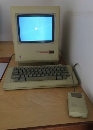Vintage Apple Macintosh Pluss 1 Mb M0001 Computer