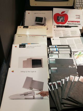 1984 Apple IIc 2c Computer Monitor Keyboard Disk Drive Manuals A2S4100 2
