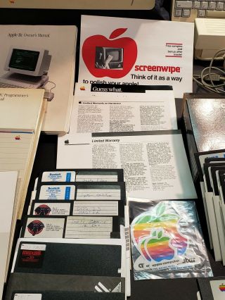 1984 Apple IIc 2c Computer Monitor Keyboard Disk Drive Manuals A2S4100 3