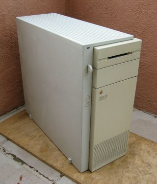 Apple Macintosh Quadra 950 w/64mb RAM MISSING SIDE LID BUT - LOC.  PULA 2