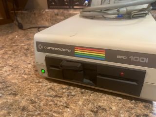 Commodore Sfd - 1001 Disk Drive Powers On With Cord And Test Disk