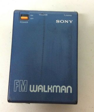 Vintage Sony Fm Stereo Walkman Srf - 40w W/belt Clip Rare