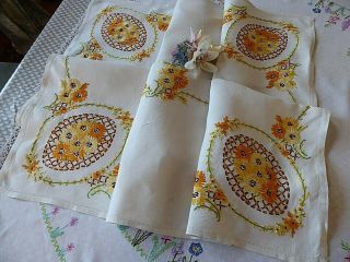 Vintage Embroidered Quality Tablecloth - Lovely Garlands And Trailing Flowers