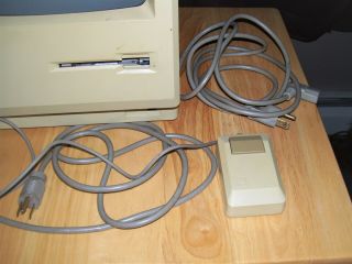 VINTAGE APPLE MACINTOSH M0001 COMPUTER WITH KEYBOARD MOUSE AND BAG 3