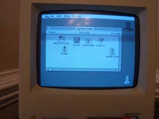 Vintage Apple Macintosh Plus Desktop Computer - M0001A 1MB 2