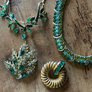 Vintage Lisner Coro Emerald Rhinestone Necklace Bracelet Brooch Holiday Set