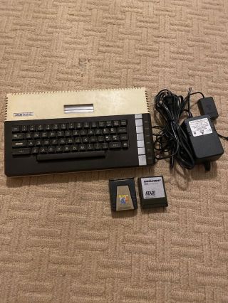 Atari 800 Xl Home Computer With Jungle Hunt And Q - Bert