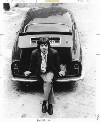 Vintage Press Photo Mick Jagger - (rolling Stones) - Aston Martin Db 6