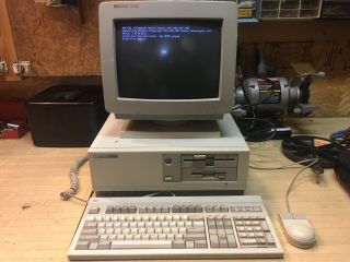 Vintage Hp Vectra Qs/16 Computer With Keyboard And Mouse