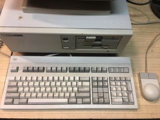 Vintage HP Vectra QS/16 Computer With Keyboard And Mouse 3
