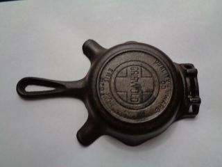 VTG Griswold Cast Iron Ashtray Skillet with Match Holder 00 570A Collectible 2