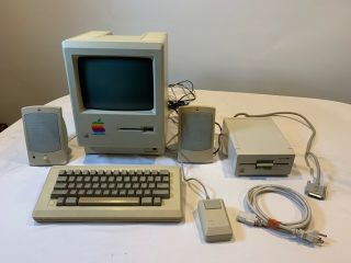 Apple Macintosh 512k Model Computer With Keyboard,  Mouse,  Speakers & Ext 5.  25 "