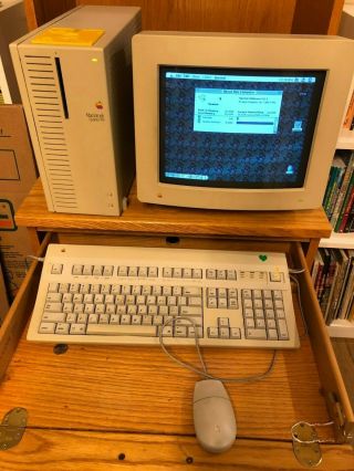 Apple Macintosh Quadra 700 (monitor/keyboard/mouse/boxes/sw)