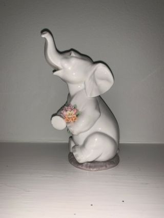 Vintage 1997 Llardró “lucky In Love “ Elephant With Flowers Figurine 6462