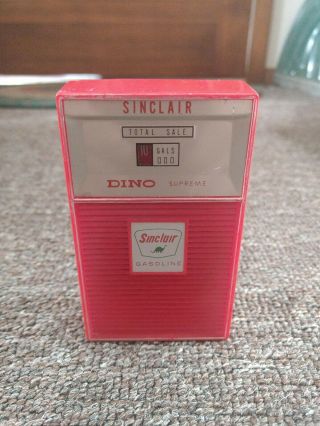 Vintage Sinclair Oil Co.  " Gas Pump " Radio.  Cool