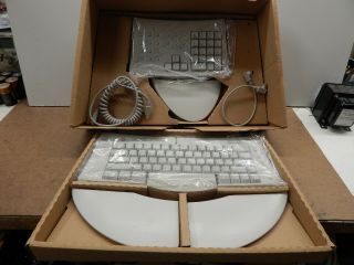 Apple Adjustable Keyboard M1242 W/numeric Keypad And Cables
