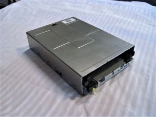Amiga Chinon " Model Fb - 357a " For A3000 /t Internal Floppy Drive 880kb & 1.  77mb