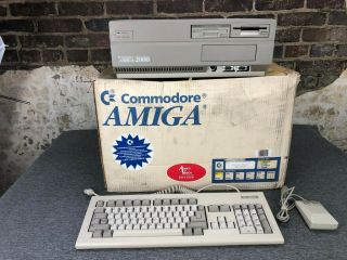 Commodore Amiga 2000 A2000hd Computer Complete With Keyboard/mouse