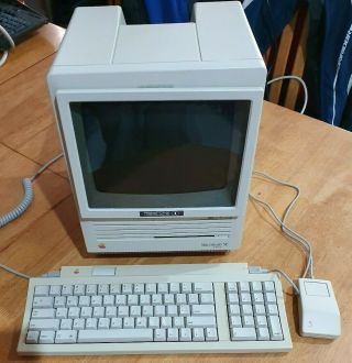 Vintage Apple Macintosh Se Perfect For The Apple Retro Collector