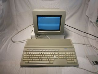 Vintage Atari 1040st 1040stf Computer System With Sm124 Monitor - Powers On