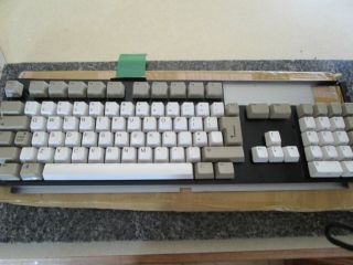 Amiga 1200 Keyboard And White