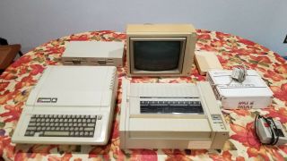 Apple Lle 2e Personal Computer System Monitor 2 Disc Drives Modem & Printer
