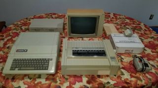 Apple lle 2E Personal Computer System Monitor 2 Disc Drives Modem & Printer 3