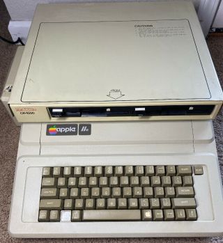 Vintage Apple Iie 2e Iie Computer A2s2064.  With Comrex Cr - 1000 Drive Powers On
