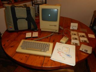 Vintage Apple Macintosh Computer M0001 With Accessories Powers Up