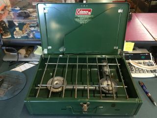 Vintage 12/80 Coleman 425f 2 Burner Portable Green Gas Camping Stove Grill