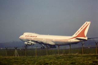 35mm Colour Slide Of Air India 747 - 237b Vt - Efo At Gatwick In 1979