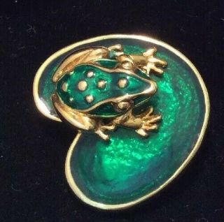Vintage Jewellery Delightful Enamelled Three Dimensional Frog On Lily Pad Brooch