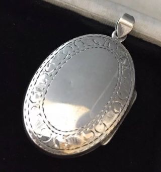 Vintage Jewellery Lovely Good Sized Sterling Silver Opening Photo Locket