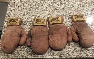 2 Pairs Vintage Everlast boxing gloves 2