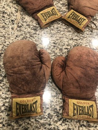 2 Pairs Vintage Everlast boxing gloves 3