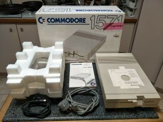 Vintage Commodore 1571 - 5.  25 " Floppy Disk Drive C64 C128 - Complete Cib