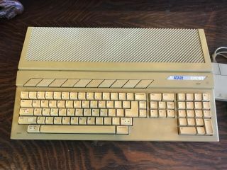 Vintage Atari 1040st Computer With Mouse