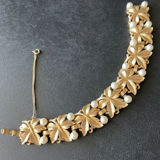 Signed Crown Trifari Vintage Gold Tone Leaf Flower Pearl Bracelet 192