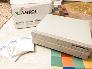 Vintage Commodore Amiga 2000 Hd / 2000hd Computer W/ Box And Manuals