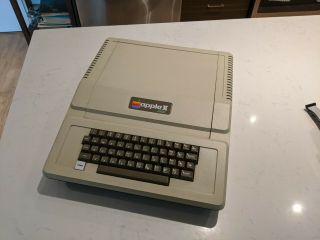 Vintage Apple ii Plus Computer Model A2S2 11913 - Recapped 2