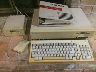 Commodore Amiga 1000,  Full System Includes Ext Drive.  Some Yellowing,  Great Cond