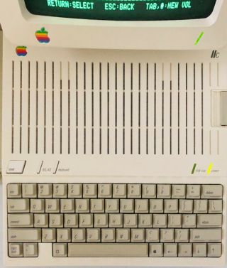 APPLE IIC A2S4000 WITH MONITOR AND DISK DRIVE COMPLETE AND 2